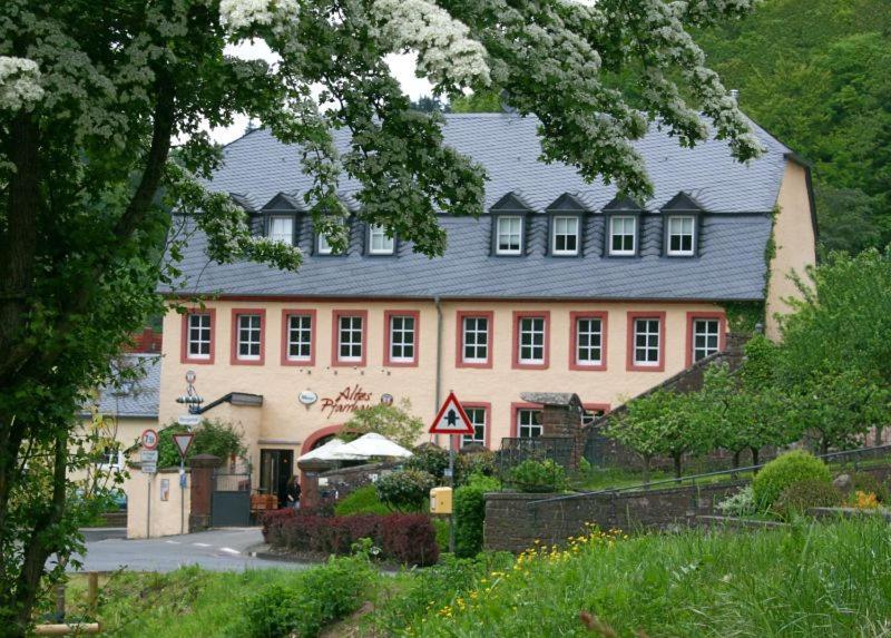 Altes Pfarrhaus Hotel Auw an der Kyll Exterior foto